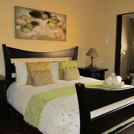 Ciara Guesthouse Pretoria-Noord Esterno foto