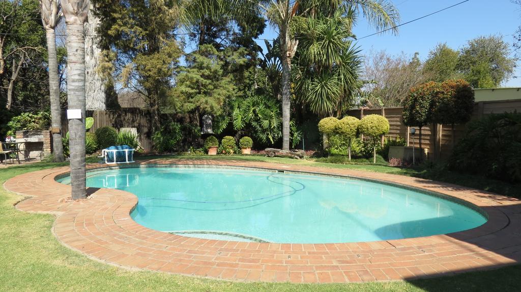 Ciara Guesthouse Pretoria-Noord Esterno foto