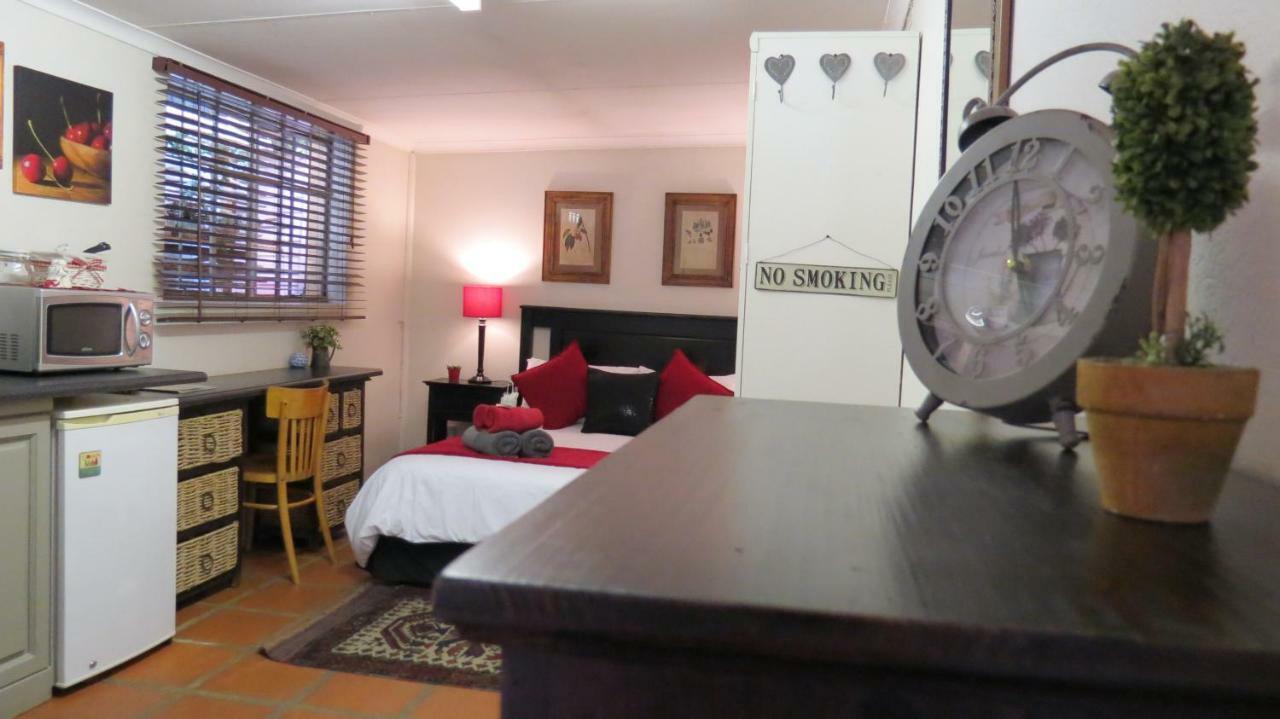Ciara Guesthouse Pretoria-Noord Esterno foto